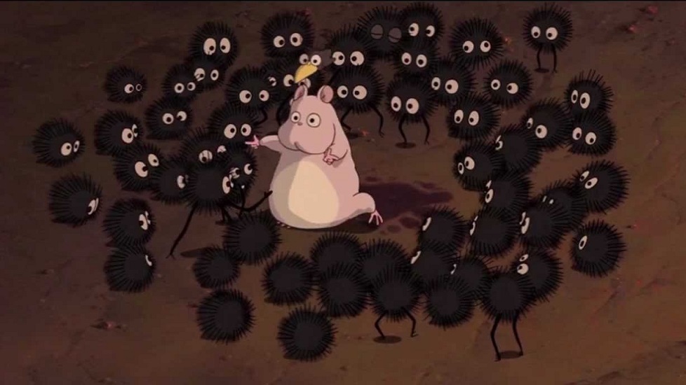 Un fotogramma tratto da "Il mio vicino Totoro" dove compaiono i susuwatari, degli spiritelli presenti anche in "La città incantata"
